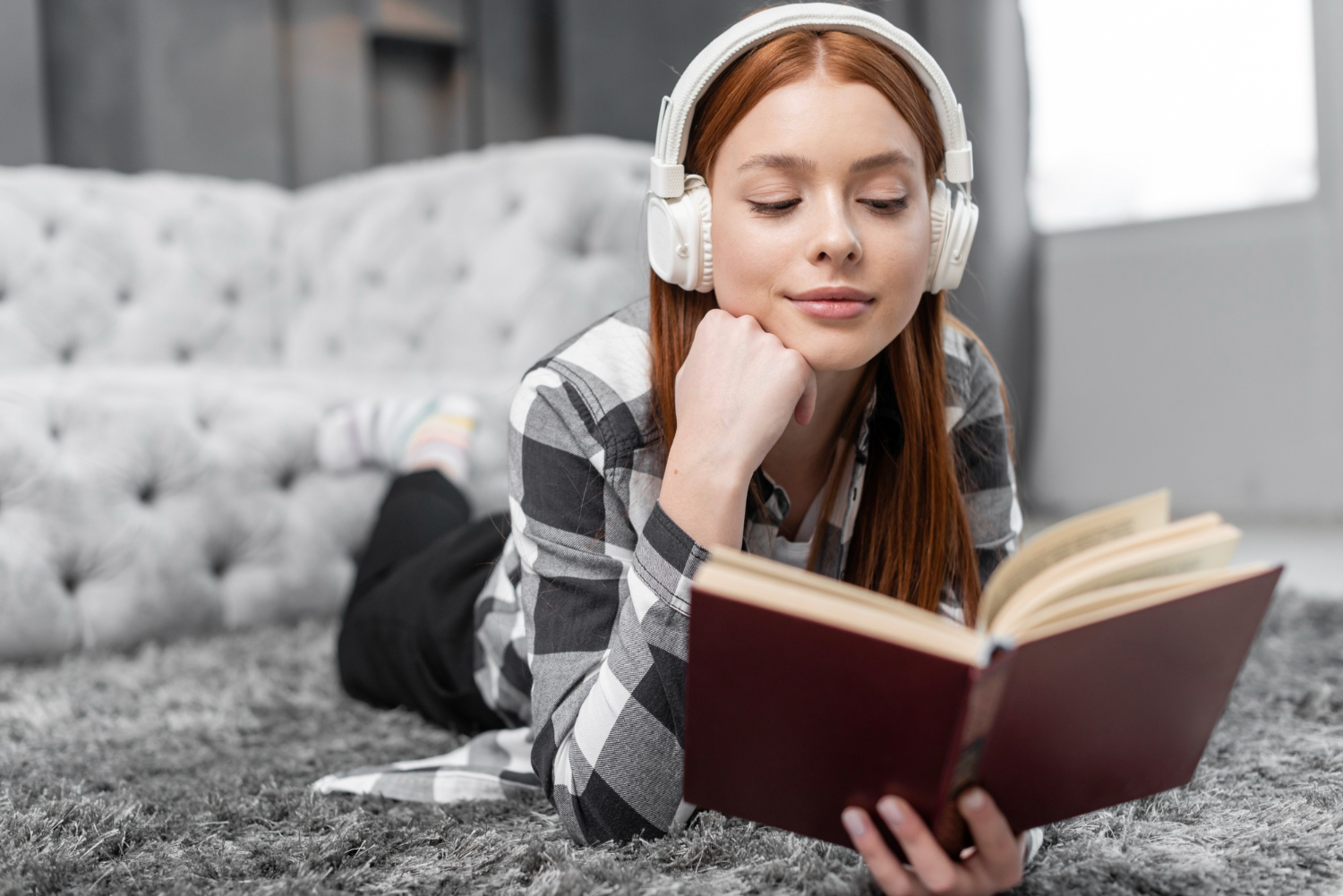Immerse yourself in the World of Audiobooks: Professional dubbing, recording and distribution of your work!